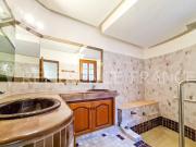 En location Maison 5 pièces 295 m