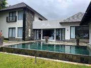 En location Maison 5 pièces 354 m