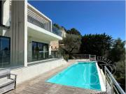 En location Maison 6 pièces 216 m
