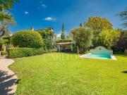 En location Maison 6 pièces 300 m