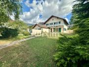 En location Maison 7 pièces 221 m