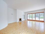 En location Maison 9 pièces 242 m