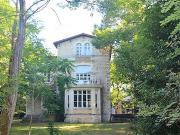 En location Maison 9 pièces 246 m