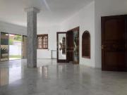 En location Maison 9 pièces 800 m