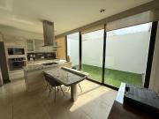 EN LOMAS DEL PEDREGAL