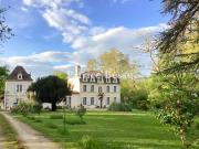 En Lot et Garonne, un logis du 18e s. Et un pavillon du...