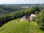 En Périgord Noir, sur les hauteurs, entre Montignac et...
