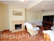 ¡EN PLENO CENTRO! MAGNÍFICO ADOSADO EN RESIDENCIAL CON...