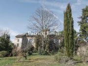 En région Auvergne Rhône Alpes, dans un village situé à...