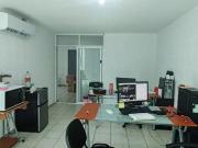 En renta bonita oficina en primer nivel