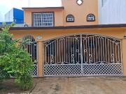 En renta bonita y amplia casa en Fraccionamiento Privado