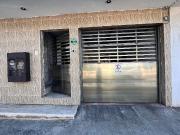 EN RENTA CASA AMUEBLADA CON GARAGE SOBRE AVENIDA...