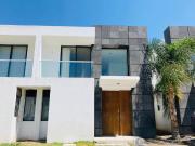 En RENTA casa AMUEBLADA en Valle de Juriquilla...