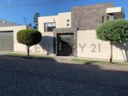 En renta casa con patio. Sector Lumbisí. Cumbayá