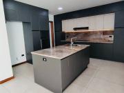 EN RENTA CASA DE 250M2 TUMBACO SECTOR LA ESPERANZA,...