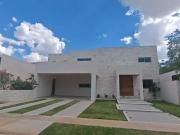 EN RENTA CASA DE 4 HABITACIONES UBICADA EN PARQUE NATURA