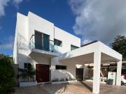 EN RENTA CASA DE DOS NIVELES EN RESIDENCIAL CUMBRES