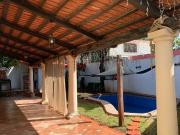 EN RENTA CASA EN PRIVADA CON ALBERCA Y JARDIN CERCA...