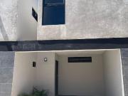EN RENTA CASA NUEVA Y AMUEBLADA CERCA DE AV. LÓPEZ...