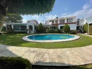 EN RENTA CENTRICA CASA EN UN SOLO NIVEL, 3 RECS. ALB. JARDIN