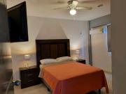 EN RENTA, Departamento amueblado de tres habitaciones...