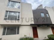 En Renta Linda Casa en Santa Lucía al norte de Quito