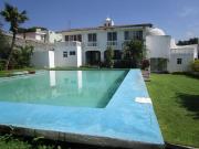 EN RENTA PRECIOSA CASA CON VIGILANCIA A 5 MIN DEL CENTRO...