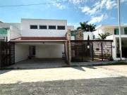 EN RENTA PRECIOSA Y AMPLIA CASA AMUEBLADA EN ALTABRISA