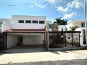 EN RENTA PRECIOSA Y AMPLIA CASA AMUEBLADA EN ALTABRISA