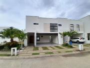 EN RENTA Residencial de lujo en Fraccionamiento con...