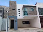 EN RENTA Residencial en Fracc Las Lomas de Ixtacomitan