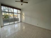 En Renta Townhouse en Lomas del Guijarro