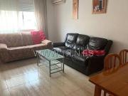 En residencial con piscina y plaza de garaje