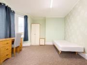 En Suite Room To Let HP11