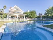 Majestuosa casa con jardín y piscina en Terramar, Sitges...