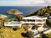 En un rincón exclusivo de Jávea, donde el mar se...