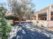 En una ubicación práctica y bien comunicada, entre Sant...