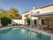 En Vaunage, proche de Nîmes Élégante maison ancienne...