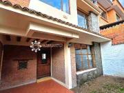 EN VENTA AMPLIA CASA CON 3 DORMITORIOS MAS PATIO...