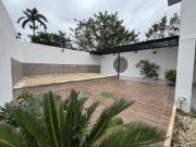 En venta amplia casa con alberca a unos pasos de la...