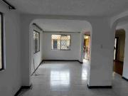 En venta amplia casa esquinera Barrio Alicante