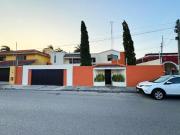 EN VENTA AMPLIA RESIDENCIA DE 5 RECÁMARAS FRENTE A...