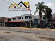 EN VENTA AMPLIA RESIDENCIA UBICADA EN UNO DE LOS MEJORES...