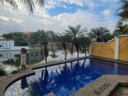 En venta amplia y hermosa casa de 5 dormitorios frente...