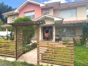 En Venta Amplia y Moderna Casa con área Verde