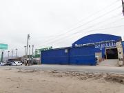 En Venta Amplio Local Industrial al costado de Tottus en...