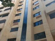 En Venta Apartamento de tres Niveles en Valles de Camoruco