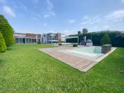 EN VENTA BELLA CASA CON PISCINA Y ARQUITECTURA MODERNA