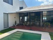 En VENTA BONITA CASA EN OAXTEPEC CERCA SIX FLAGS ALBERCA...