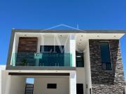 En venta bonita casa nueva equipada en Rincón de Encinos...